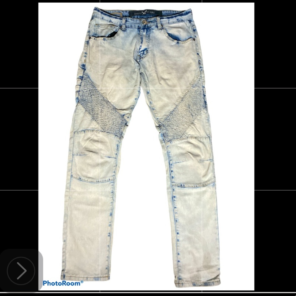 Skinny jeans with ripple design